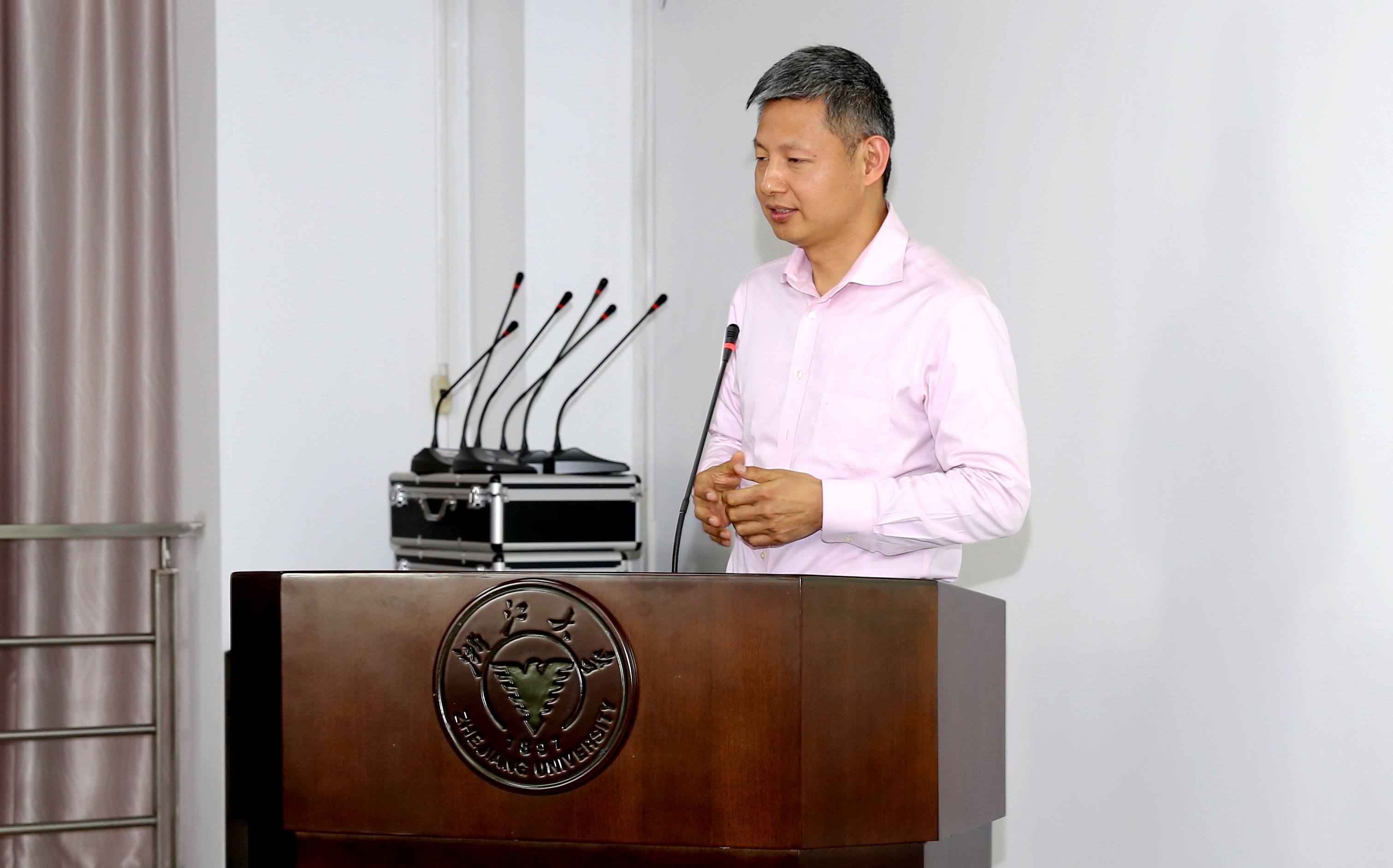 杨建.jpg